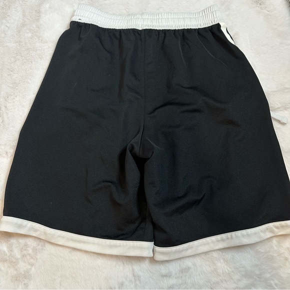 Men’s Small Nike Basketball Shorts - Picture 3 of 7